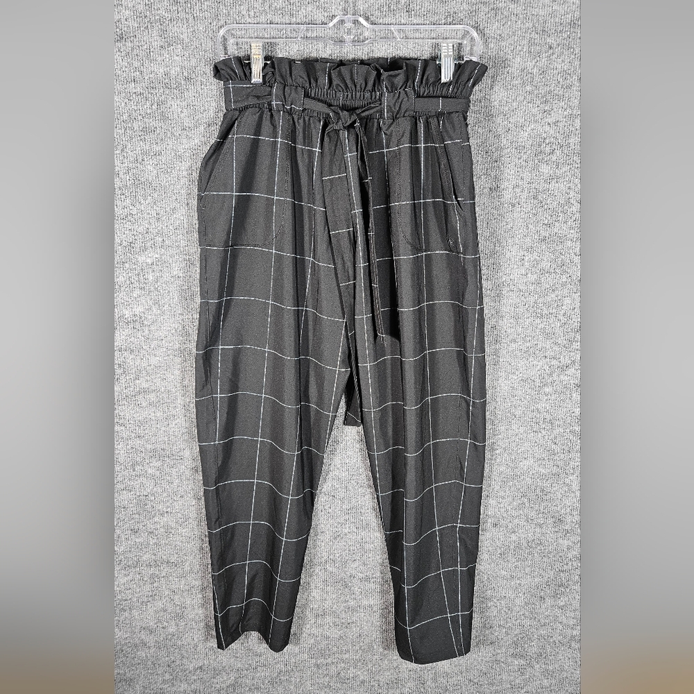 Albion Women’s BLACK WINDOWPANE BOW BELT CAPRI Small.